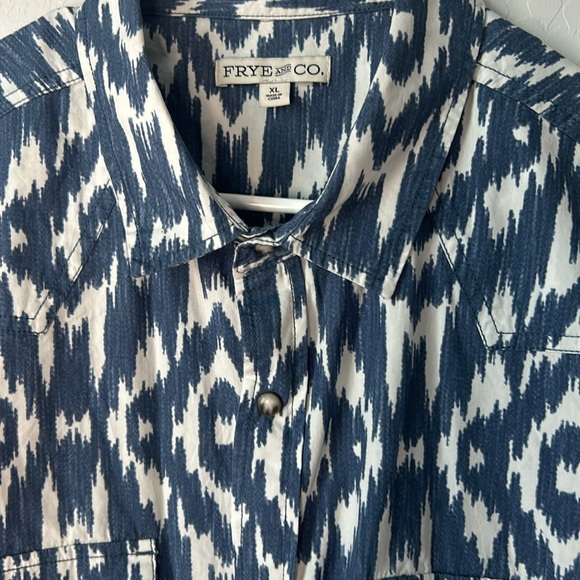 Blue and white button up - Picture 2 of 3